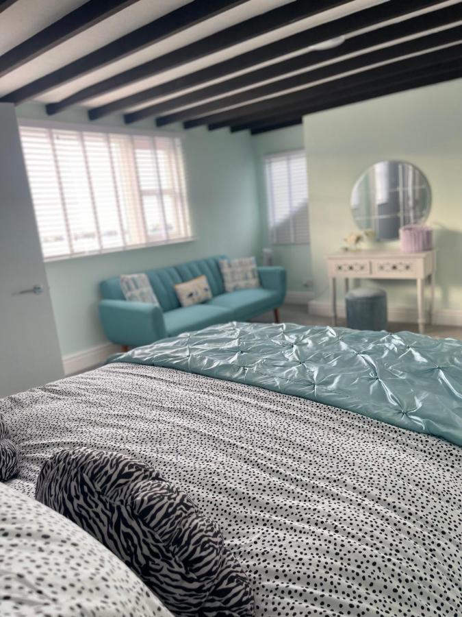 Hollie'S Beach House Peel Екстер'єр фото