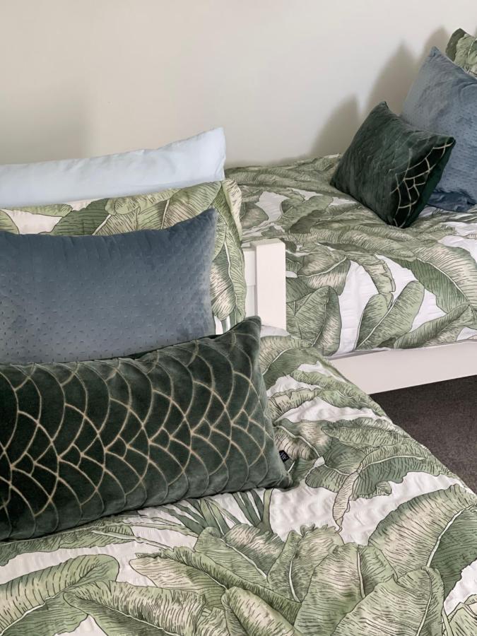 Hollie'S Beach House Peel Екстер'єр фото